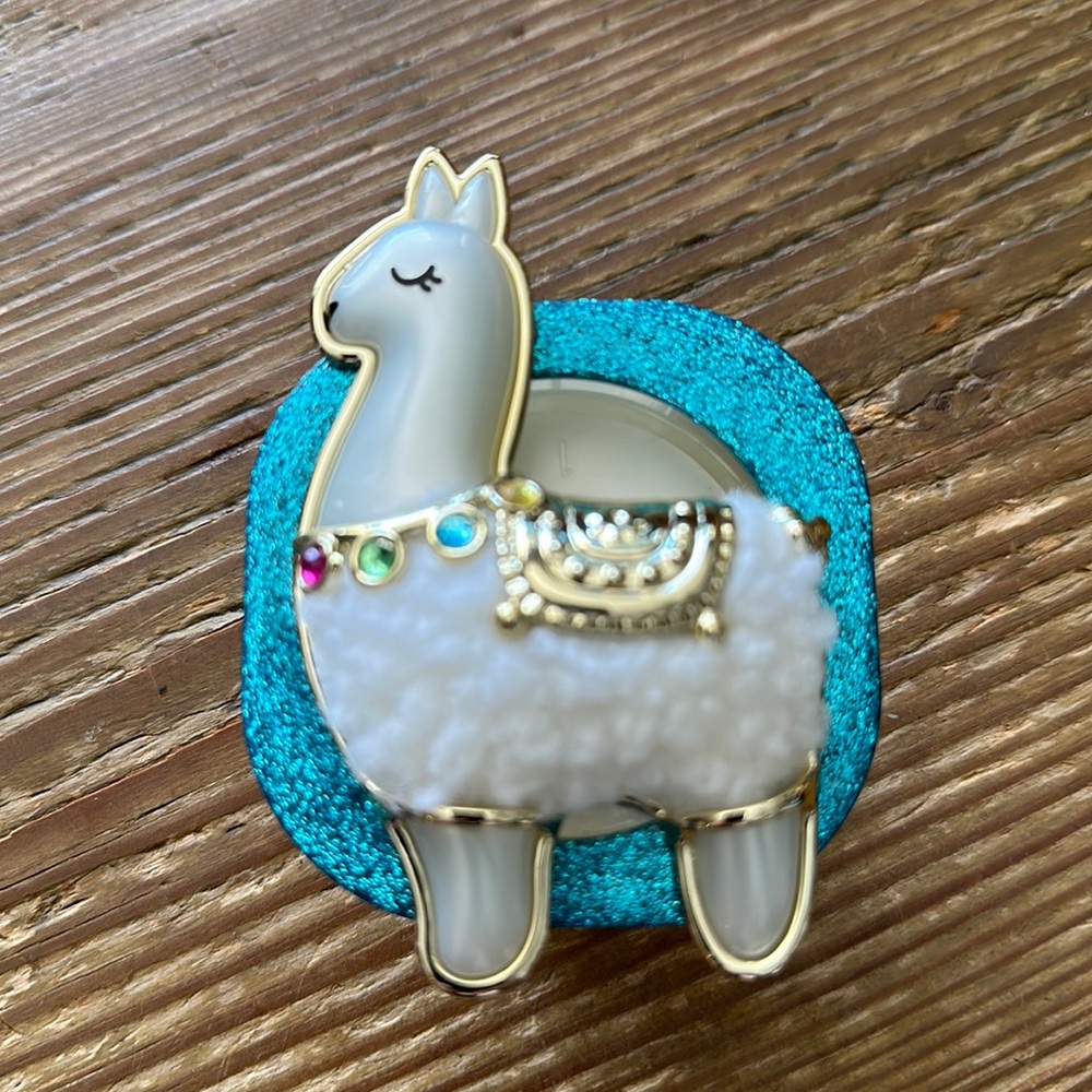 New Bath and Body Works white llama Scentport Visor/Vent Clip w gems & glitter